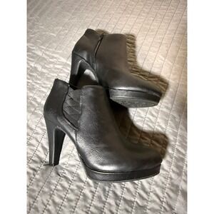 Maurices Womens Black Faux Leather Ankle Boots Stiletto Heel Zip Up size 8.5